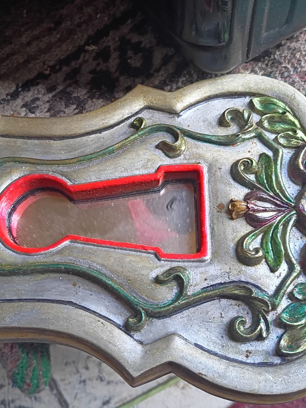 Ornate Keyhole Wall Accent in Gold and Red